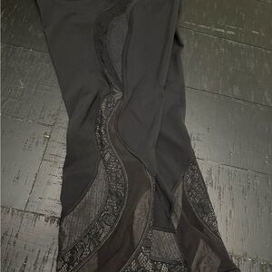Lululemon Wunder Under Crop 21” Black Lace leggings